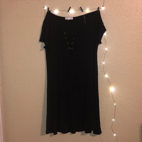 SOCIALITE | Black Flowy Dress - Picture 1 of 4